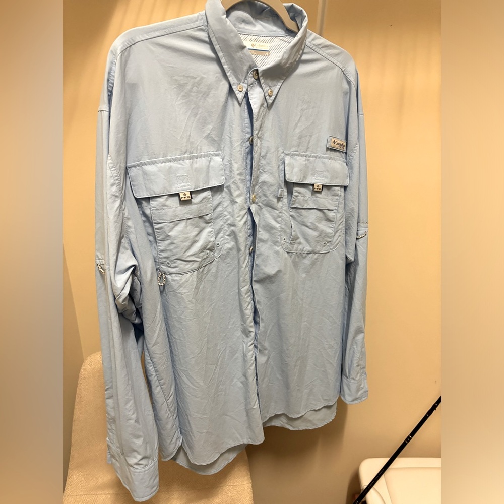 Columbia PFG Men’s Large. Lt. Blue.